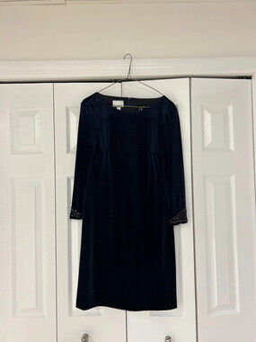 Cute Donna Morgan navy blue velvet midi dress size 2